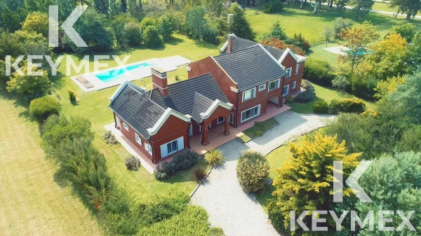 VENTA CASA 6 DORMITORIOS EN CAMPOS DE ROCA