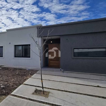 Casa  en Venta en Santa Lucia, Pilar del Este, Pilar