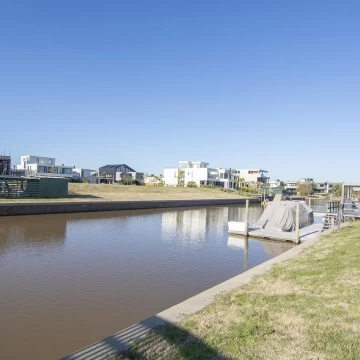 Terreno al agua en venta El Yacht, Nordelta. Excelente ubicación.
