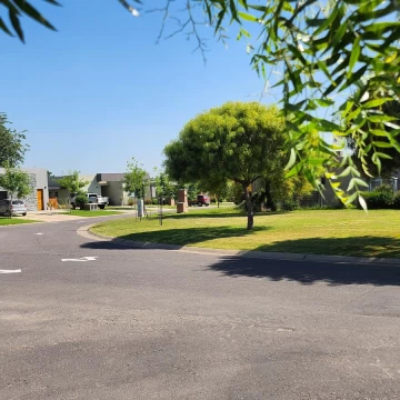 Terreno en Venta en Pilar del Este.  San Ramiro-Lote interno