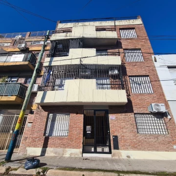 Alquiler Departamento Rosario 1 dormitorio Echesortu Luminoso Escalera