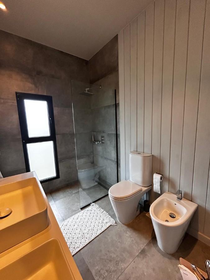 Baño en suite 2