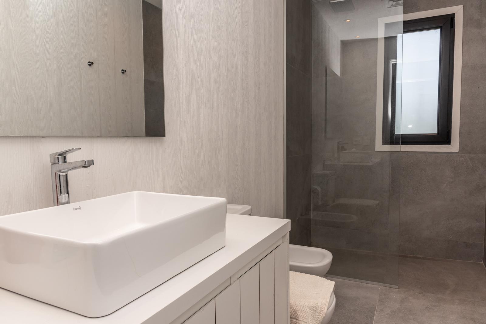 Baño suite matrimonial 2