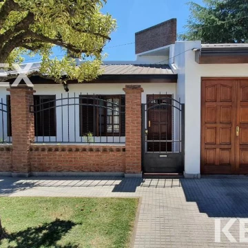 VENTA CASA  - Lisandro Olmos Etcheverry