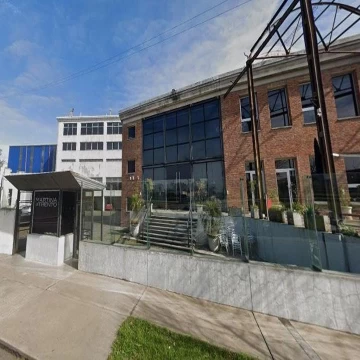 Excelente Depósito con Edificio Comercial de 6.643 m2 cubiertos en La Boca