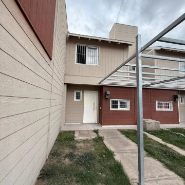 Duplex de dos dormitorios en venta - Barrio 20 de Junio
