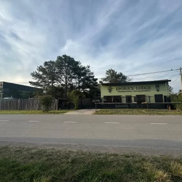 Local comercial con propiedad sobre Ruta 8,  km.  75