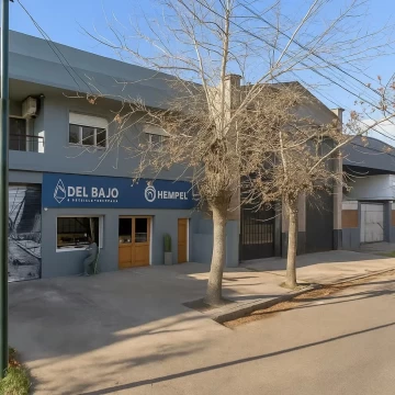 Local comercial con vivienda unifamiliar en el bajo de San Isidro