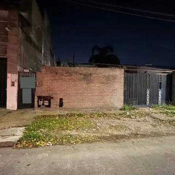 Lote con casa demolida, Martínez