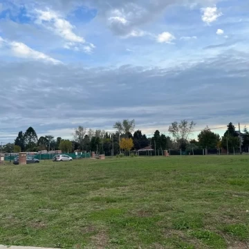 Lote en esquina en Santa Elisa, Pilar del Este