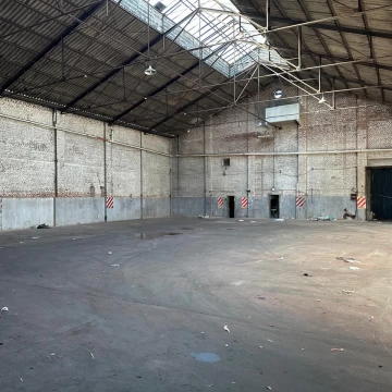 Venta Depósito de 750 m2 cubiertos en Sarandi