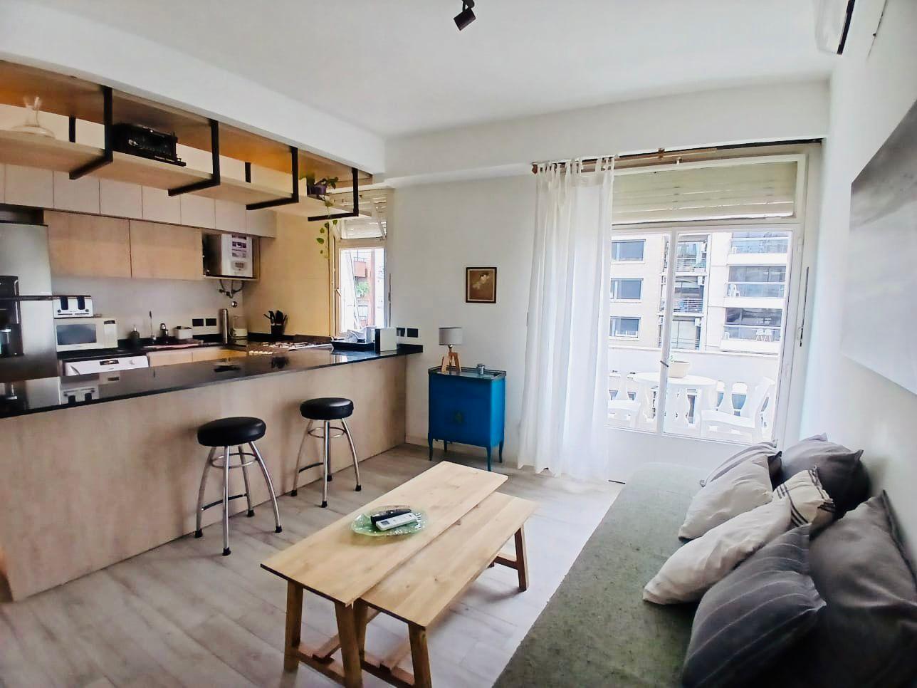 Living con salida balcon