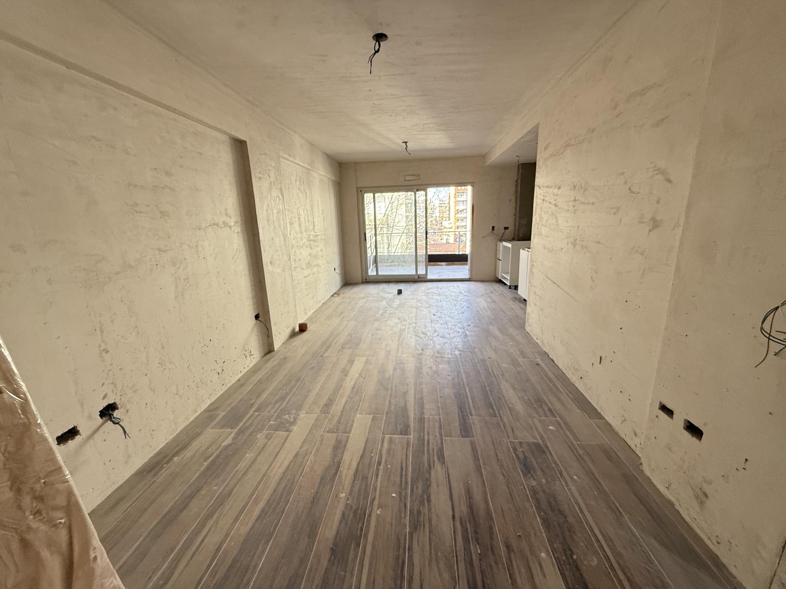 Semi Piso 2 amb. Amplio balcon con parrilla propia - Dorm. en Suite  -  Toilette | Apto Blanqueo