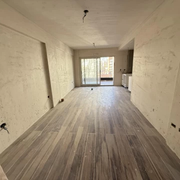 Semi Piso 2 amb. Amplio balcon con parrilla propia - Dorm. en Suite  -  Toilette | Apto Blanqueo