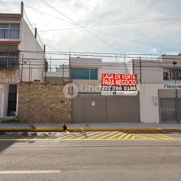 CASA EN VENTA EN COLONIA EL VERGEL PARA NEGOCIO en 31 SUR.