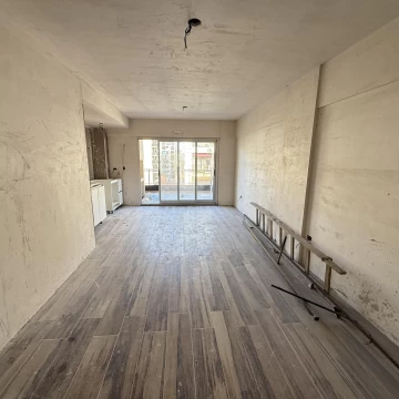 Semi Piso 2 amb. Amplio balcon con parrilla propia - Dorm. en Suite - Toil. - Apto Blanqueo
