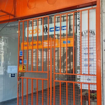 Venta - Local - apto todo rubro - listo para entrar - con Gas - Once