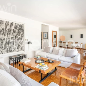 Departamento en Venta - 5 ambientes - Dependencias - Balcón - Baulera - Cochera - Recoleta