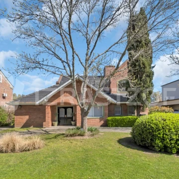 Casa en venta en La Delfina, suite en planta baja, 4 cuartos y escritorio - OPORTUNIDAD