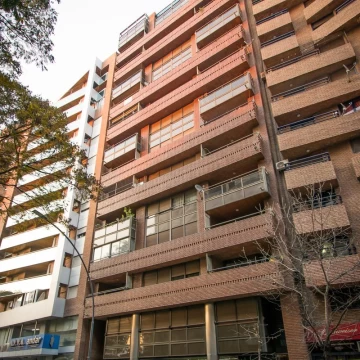 Departamento en Nueva Cordoba dos dormitorios con cochera escritura y posesion inmediata