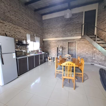 Venta de  Casa 2 dormitorios con pileta - Pavón Arriba