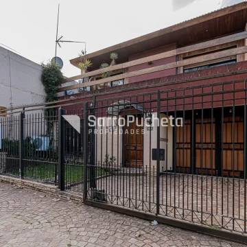 Venta casa 6 ambientes con parque, piscina y quincho en Villa Sarmiento