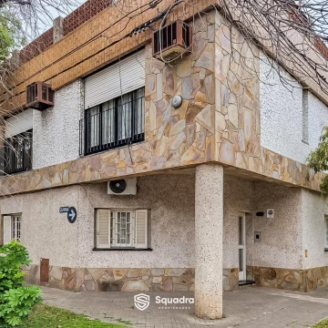 VENTA | PERMUTA - Casa dos plantas, y dos propiedades - Barrio Azcuénaga, Rosario. APTO CRÉDITO.