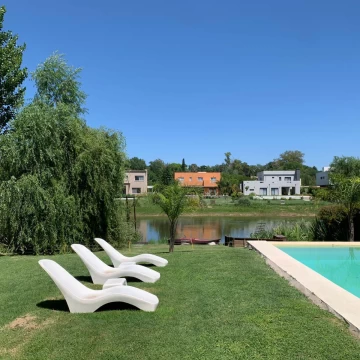 Casa 3 hab, gimnasio, pileta a la laguna en El Canton - Norte