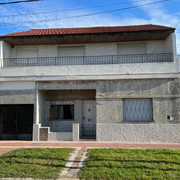 VENTA CASA EN GERLI IDEAL DOS FAMILIAS DOS PLANTAS DOS COCHERAS JARDÍN Y BALCÓN TERRAZA