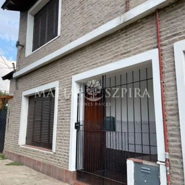   CASA EN DUPLEX 4 AMBIENTES EN CASTELAR
