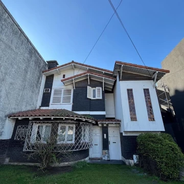 Casa en Venta Banfield Dos Unidades Independientes Ideal Para Desarrollo 