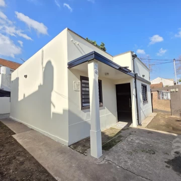 Casa en Venta en Villa Ballester - Tres Ambientes - Lote Propio