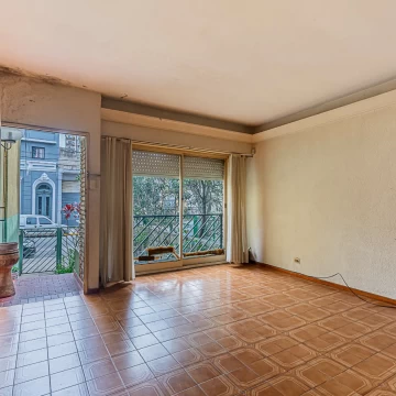 Venta PH tipo duplex de 4 ambientes con cochera en Parque Patricios