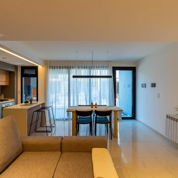 Wilde 455 bis - Casa de 4 dormitorios  con pileta y parrillero en venta en Fisherton