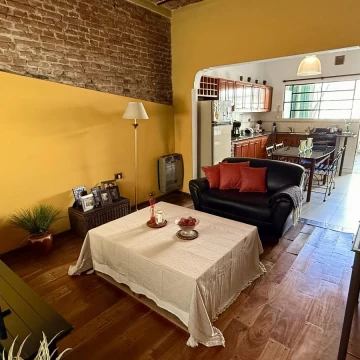 Montevideo 5400 - Casa en venta de dos dormitorios APTO CRÉDITO - Rosario, Azcuénaga