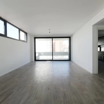Piso en Venta de 4 Ambientes con Dependencia - Balcon  - Cochera Opcional