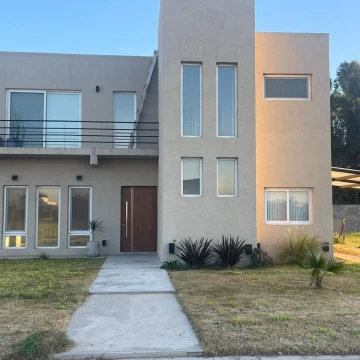 Casa en Lagos de Canning 4 amb con jardin y pileta 