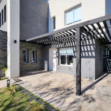 Casa en Venta 5 dormitorios Santa Emilia Pilar del Este