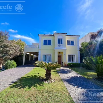 Casa en  venta  Altos de Hudson  1 Berazategui con piscina