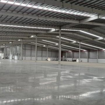 NAVE INDUSTRIAL DE 11500 m2 CUBIERTOS AAA
