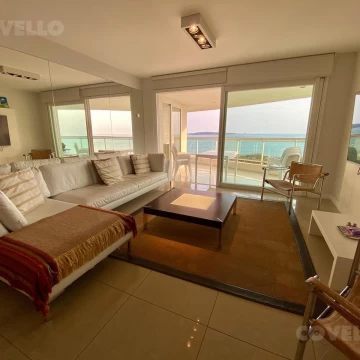 Venta!! Frente al mar en Edificio Aquarela, 3 dormitorios - Playa mansa