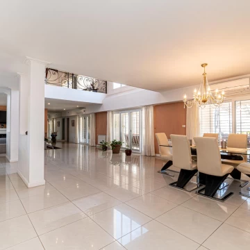 Venta - Casa quinta de lujo en Barrio Parque El Trébol 9 ambientes jardín y pileta - Ezeiza