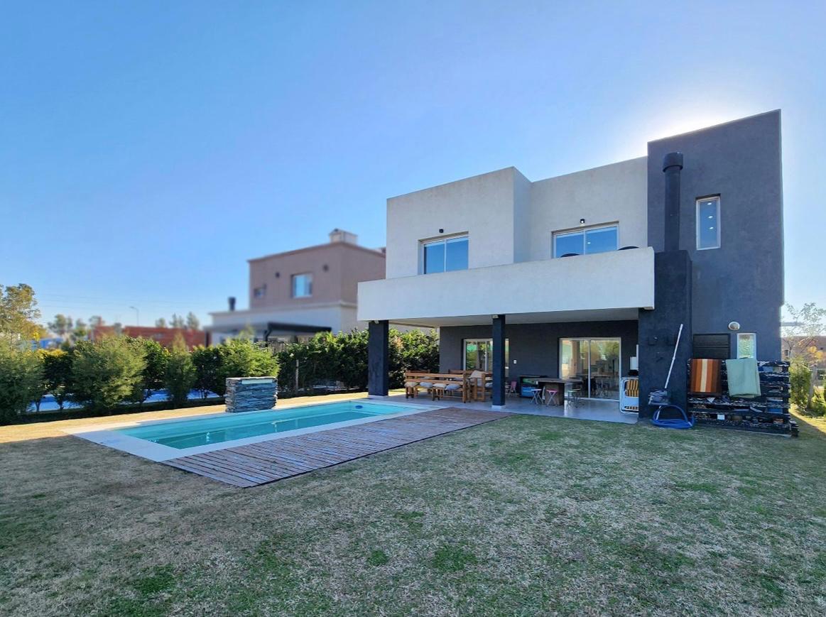 Casa en Venta 5 dormitorios Santa Emilia Pilar del Este - 2