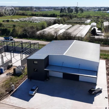 Galpón con oficinas a estrenar de 600 m2 en alquiler - Polo 520 La Plata