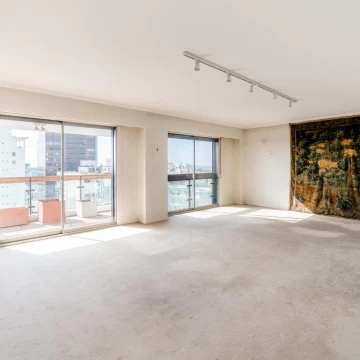 Departamento en  venta en Recoleta. Piso alto, muy luminoso. Gran recepción y 4 dorm. 2 cocheras.