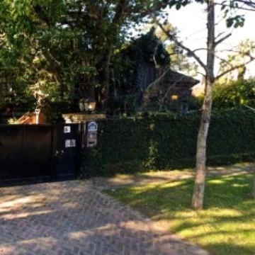 Muy linda casa clásica con gran lote y muy buen acceso