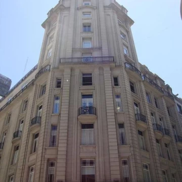 Edificio histórico en venta o alquiler! Muchos detalles y en excelente estado.