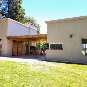 Casa en venta Carlos Keen 4 ambientes