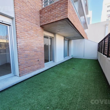 Venta Apartamento 2 dormitorios con amplio patio - Tres Cruces