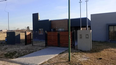 Casa en venta La Toscana, piñero, 1 dormitorio con amplio potencial !